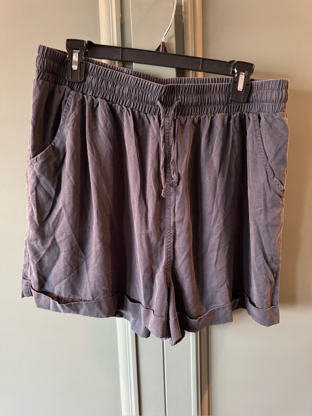 Casual Drawstring Elastic Waist Shorts - black